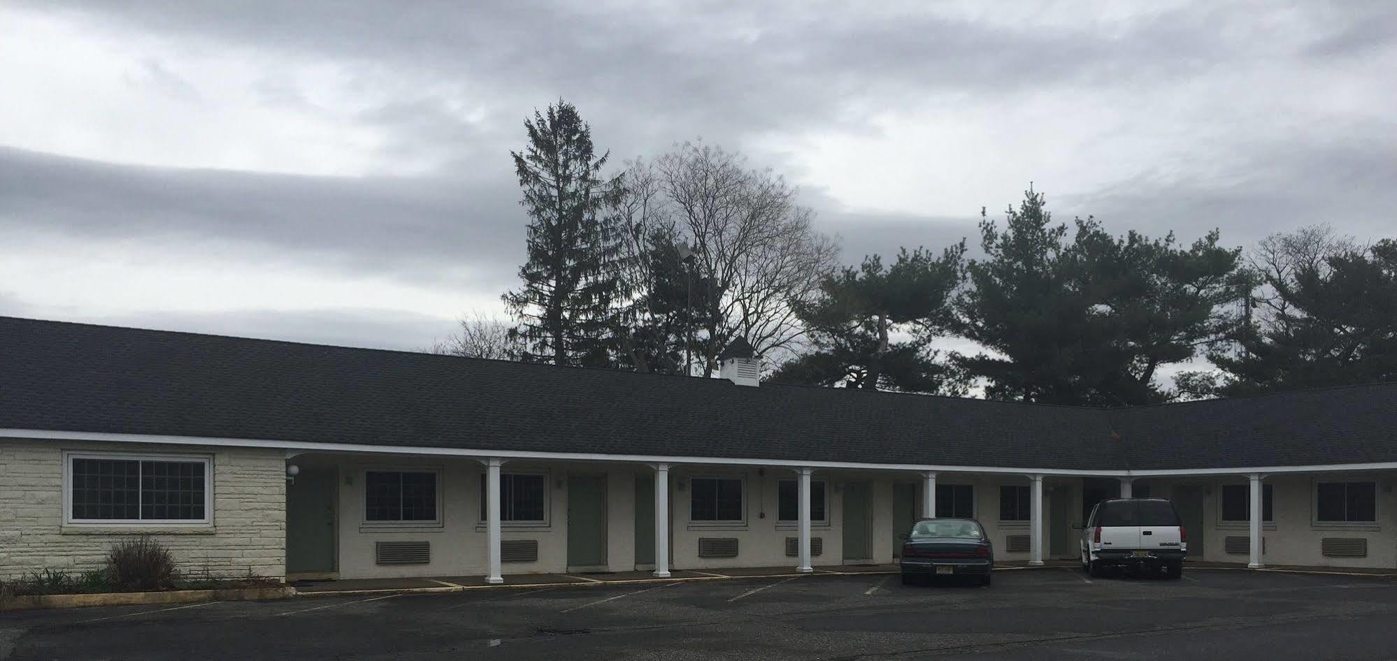 Track & Turf Motel Mount Laurel Exterior photo