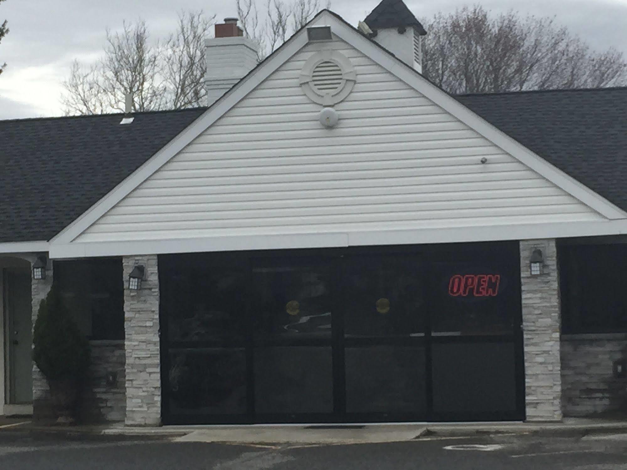 Track & Turf Motel Mount Laurel Exterior photo